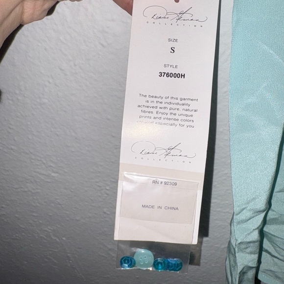 Diane Gilman 100% Silk Aqua Tank with Sequins size Small - Picture 4 of 4